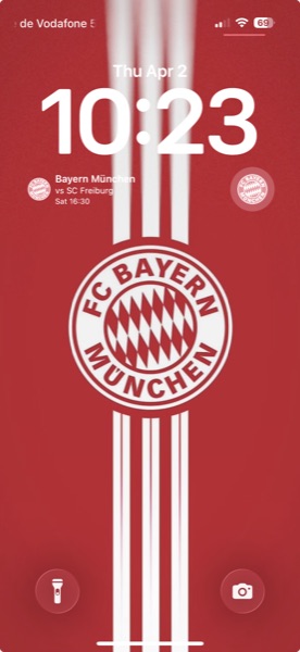 Bayern Munich lock screen with team wallpaper and widgets